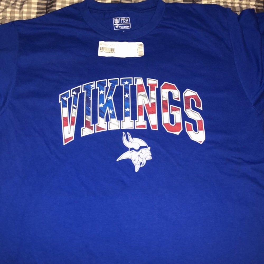 Men’s Large Vikings USA shirt